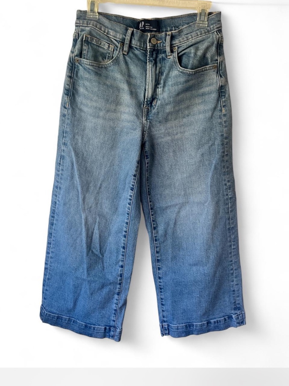 GAP high rise wide leg crop jeans light wash Size 6 or 28 Short